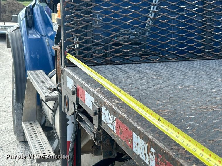 image for item EK8081 2007 Sterling Truck L9500 Series crane truck