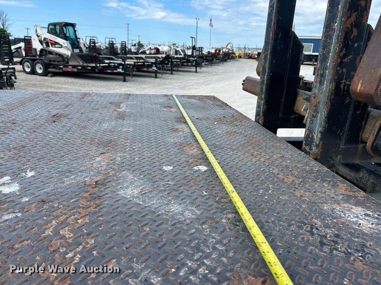 image for item EK8081 2007 Sterling Truck L9500 Series crane truck