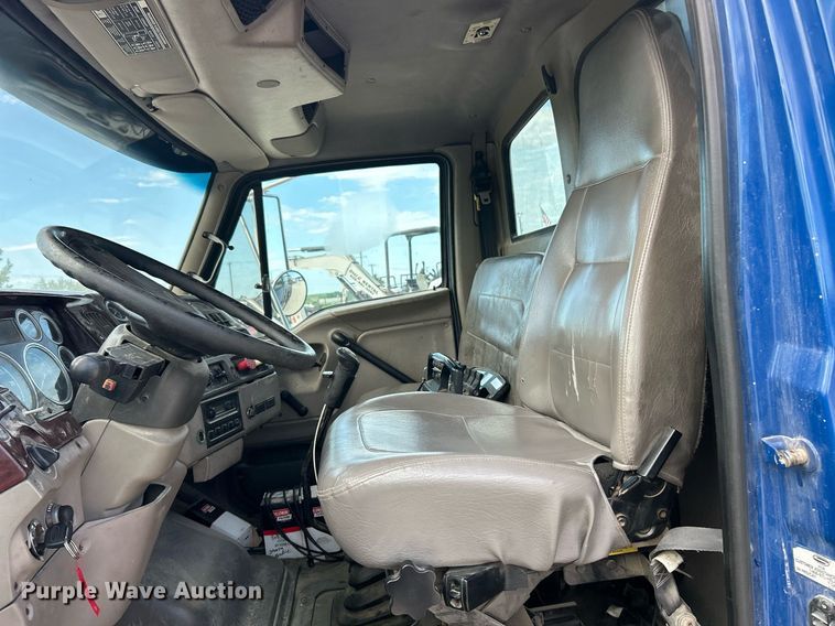 image for item EK8081 2007 Sterling Truck L9500 Series crane truck