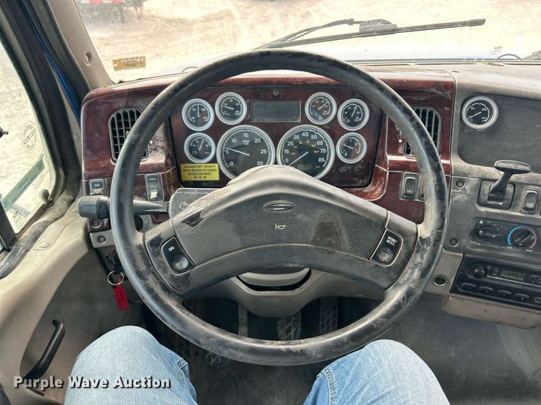 image for item EK8081 2007 Sterling Truck L9500 Series crane truck