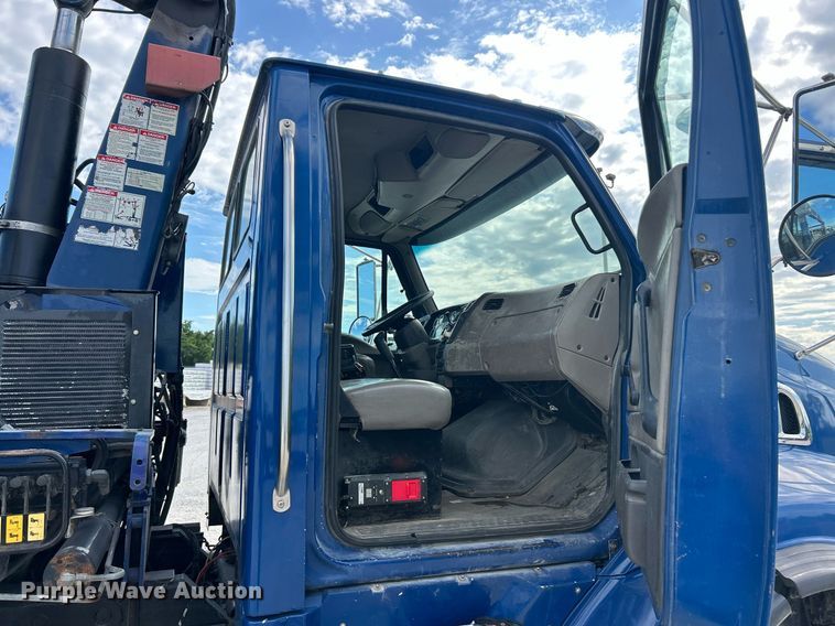 image for item EK8081 2007 Sterling Truck L9500 Series crane truck