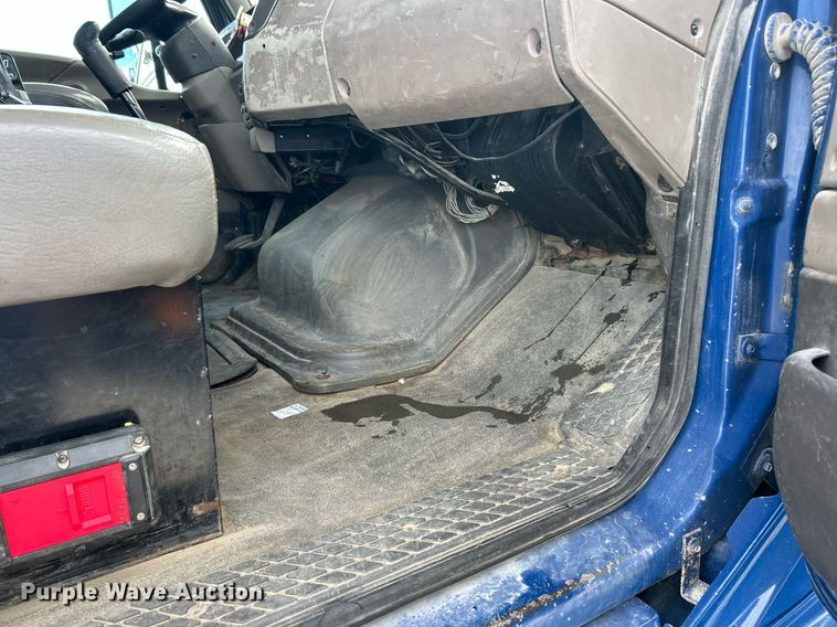 image for item EK8081 2007 Sterling Truck L9500 Series crane truck