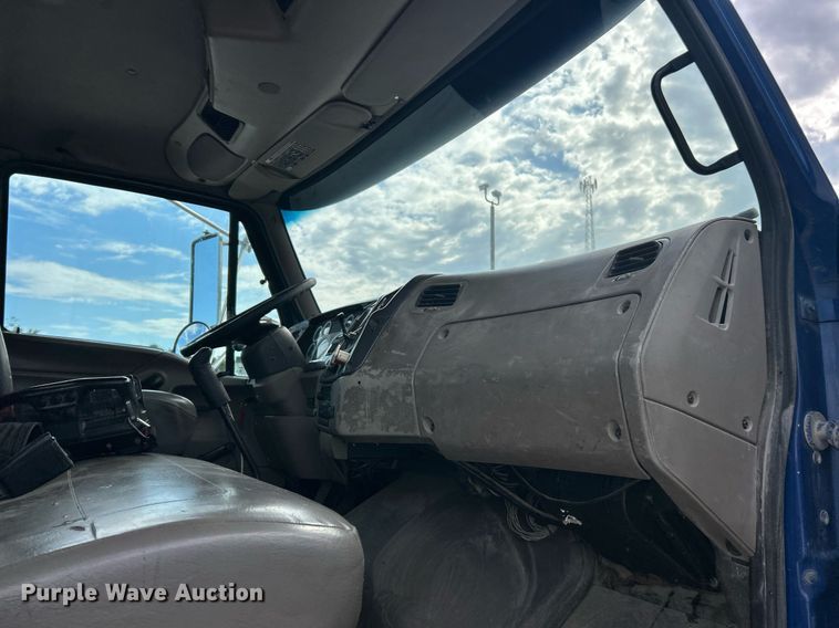 image for item EK8081 2007 Sterling Truck L9500 Series crane truck