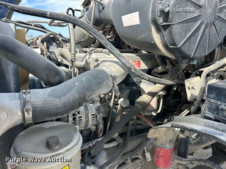 image for item EK8081 2007 Sterling Truck L9500 Series crane truck