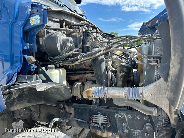 image for item EK8081 2007 Sterling Truck L9500 Series crane truck