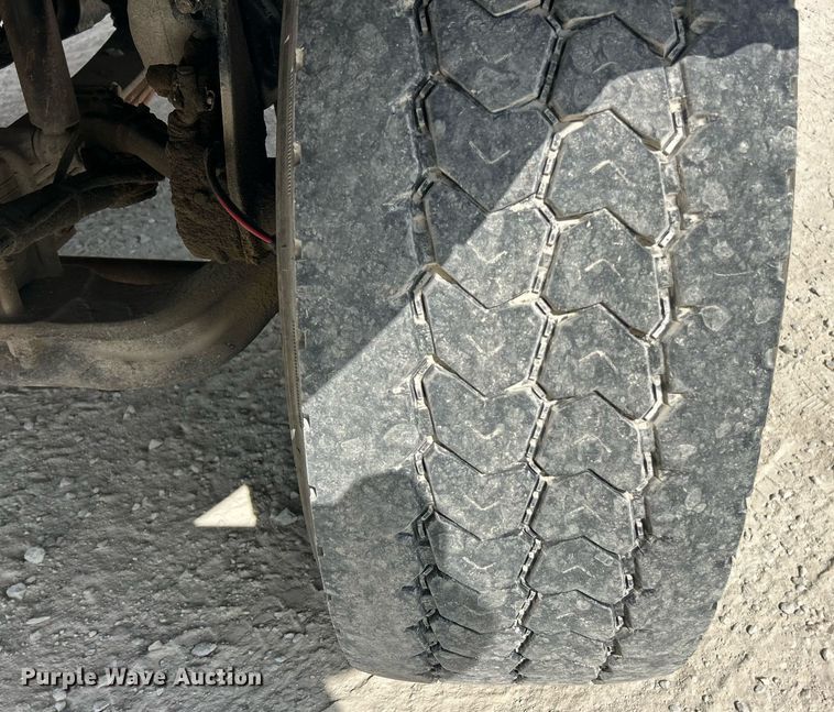 image for item EK8081 2007 Sterling Truck L9500 Series crane truck