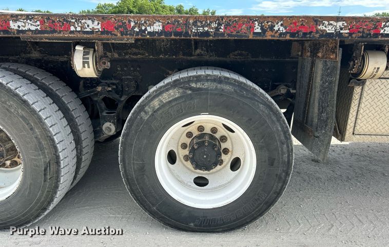 image for item EK8081 2007 Sterling Truck L9500 Series crane truck