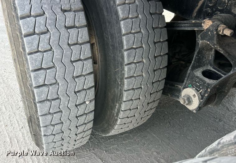 image for item EK8081 2007 Sterling Truck L9500 Series crane truck