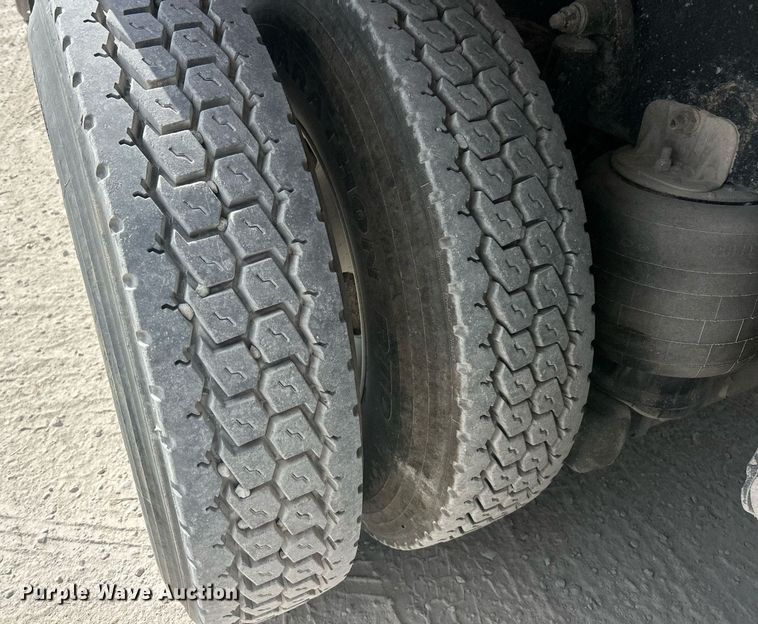 image for item EK8081 2007 Sterling Truck L9500 Series crane truck