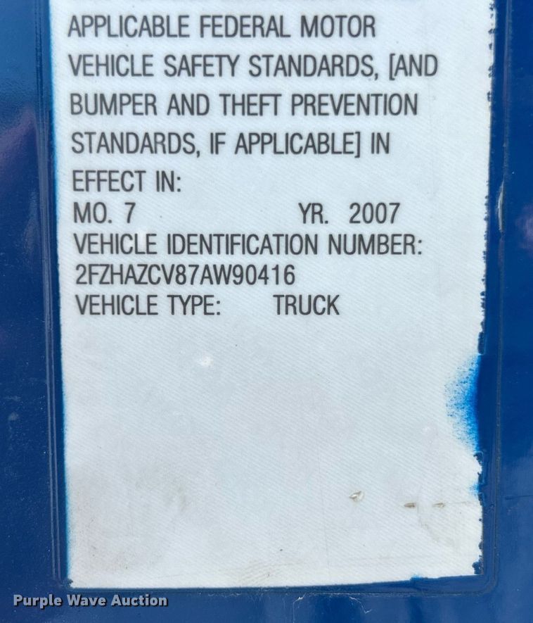 image for item EK8081 2007 Sterling Truck L9500 Series crane truck