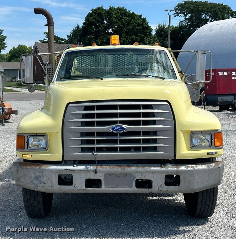 image for item EK8264 1995 Ford F800 reel truck