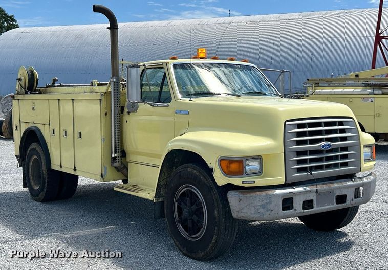 image for item EK8264 1995 Ford F800 reel truck