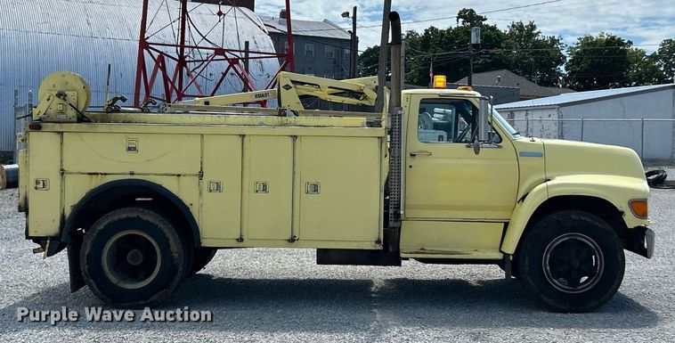 image for item EK8264 1995 Ford F800 reel truck