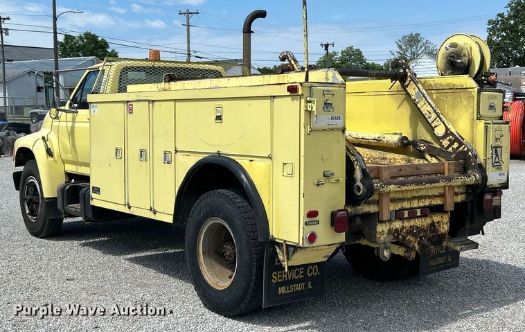 image for item EK8264 1995 Ford F800 reel truck