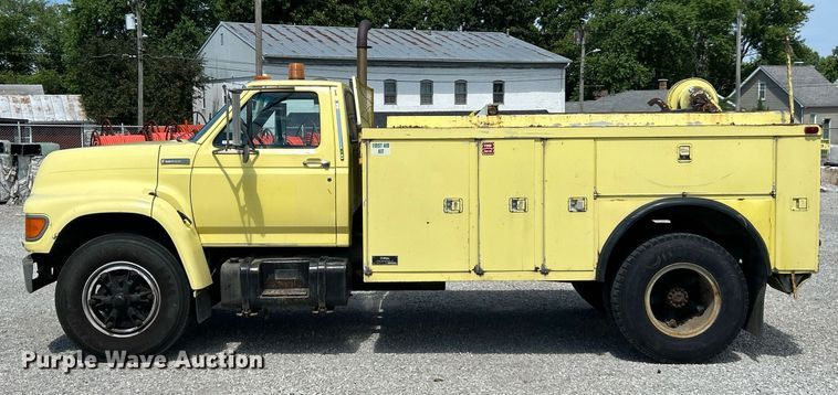 image for item EK8264 1995 Ford F800 reel truck