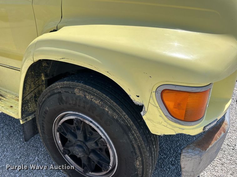 image for item EK8264 1995 Ford F800 reel truck