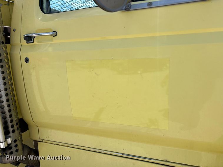 image for item EK8264 1995 Ford F800 reel truck