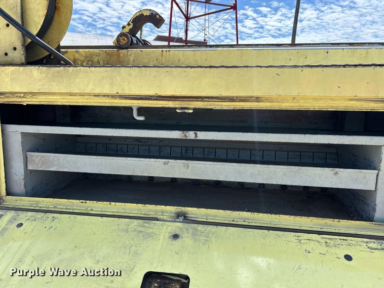 image for item EK8264 1995 Ford F800 reel truck