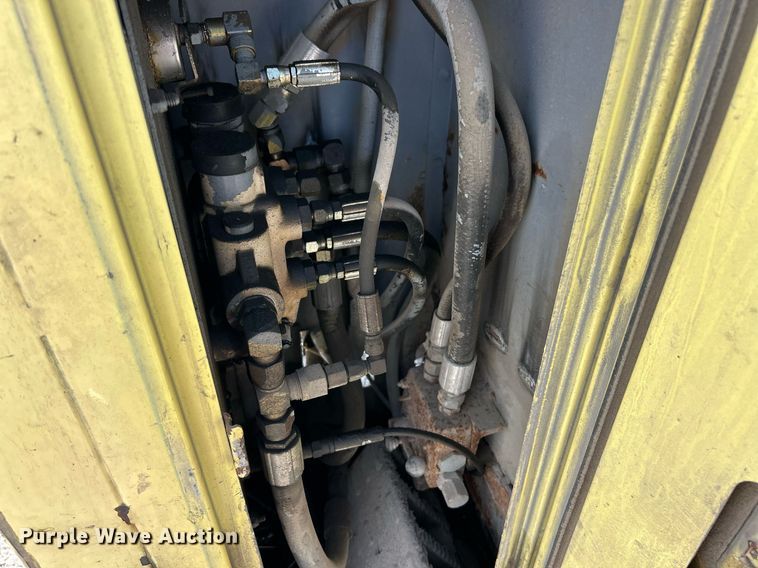 image for item EK8264 1995 Ford F800 reel truck