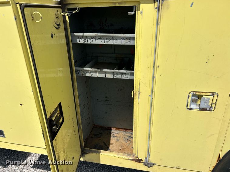 image for item EK8264 1995 Ford F800 reel truck