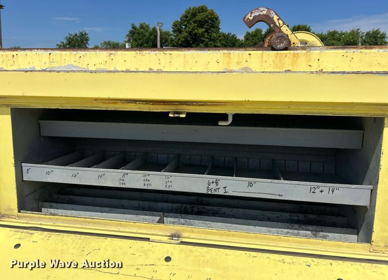 image for item EK8264 1995 Ford F800 reel truck