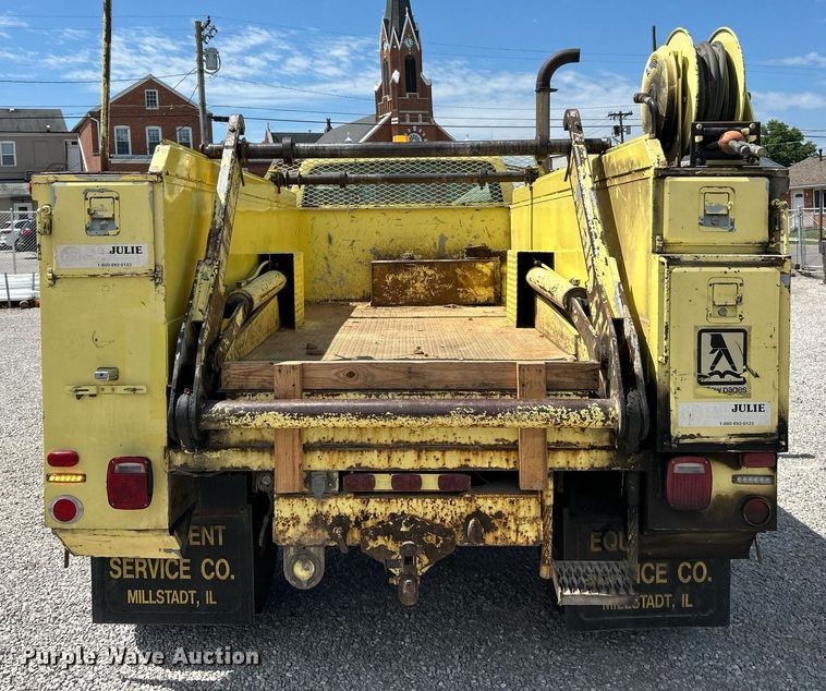 image for item EK8264 1995 Ford F800 reel truck