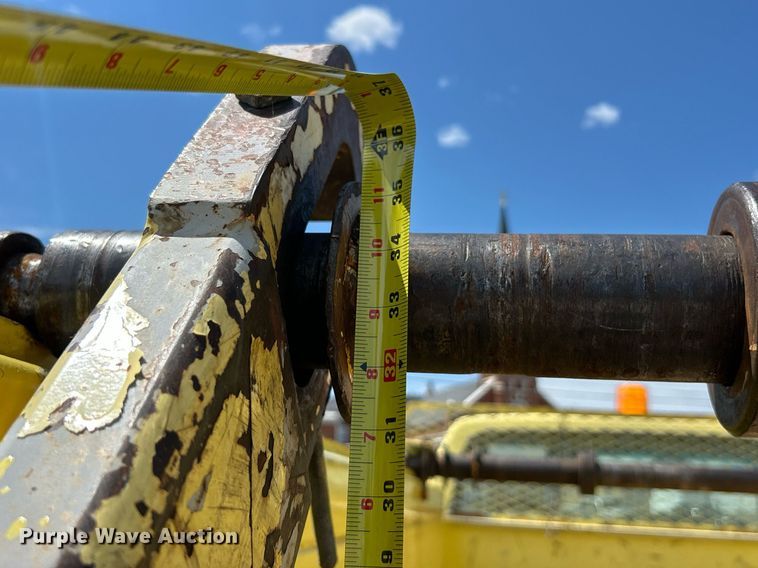 image for item EK8264 1995 Ford F800 reel truck