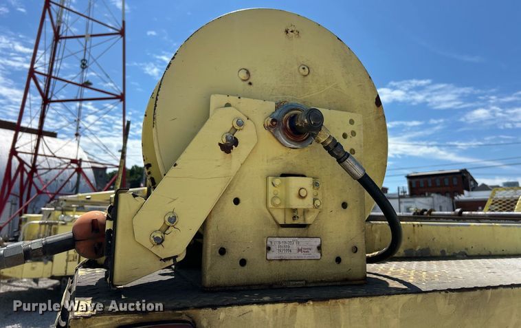 image for item EK8264 1995 Ford F800 reel truck