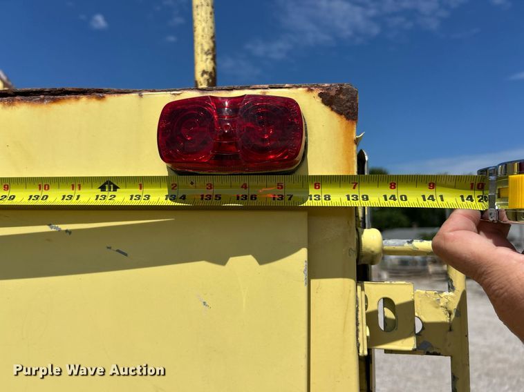 image for item EK8264 1995 Ford F800 reel truck