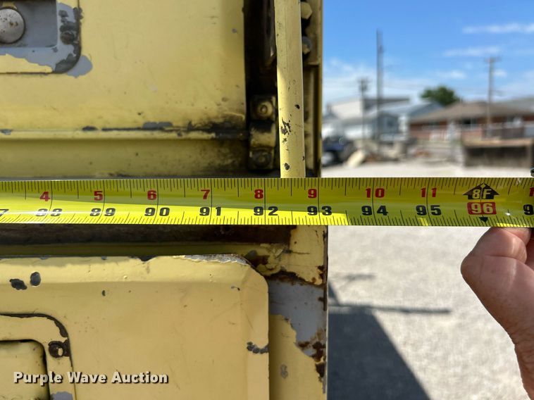 image for item EK8264 1995 Ford F800 reel truck