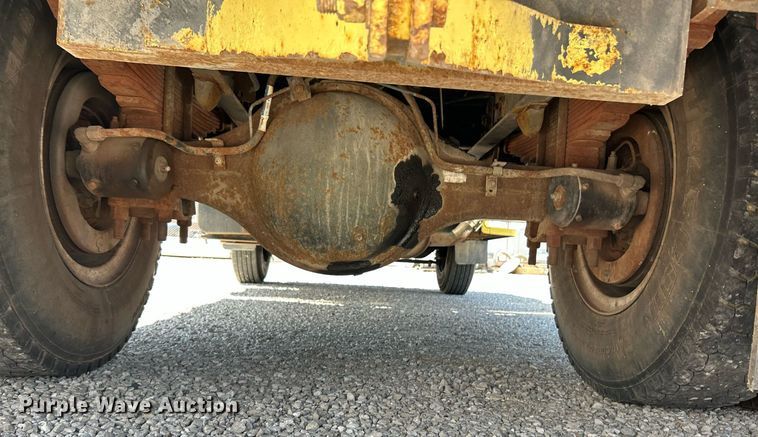 image for item EK8264 1995 Ford F800 reel truck