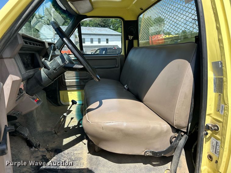 image for item EK8264 1995 Ford F800 reel truck