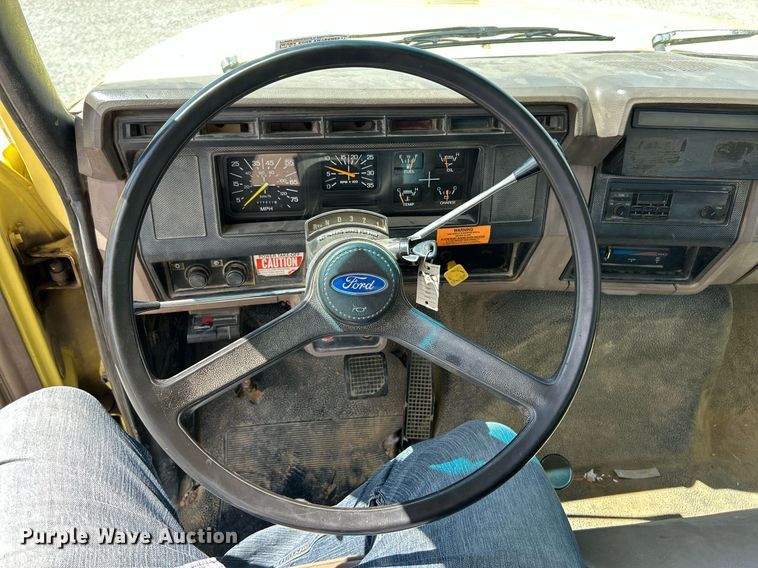 image for item EK8264 1995 Ford F800 reel truck