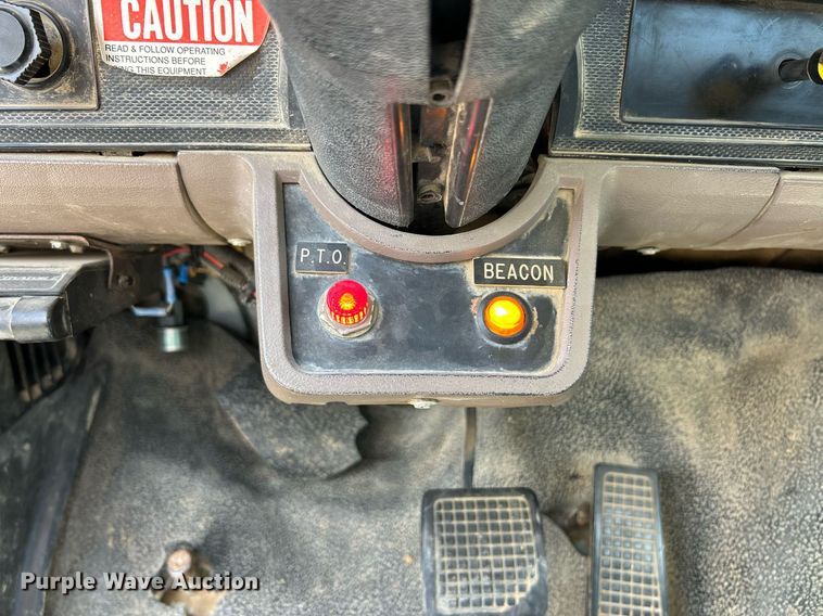 image for item EK8264 1995 Ford F800 reel truck