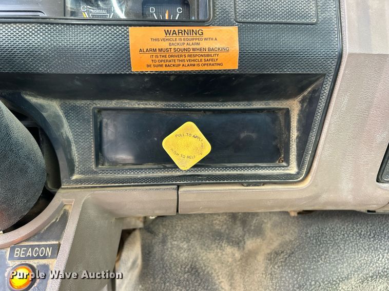 image for item EK8264 1995 Ford F800 reel truck