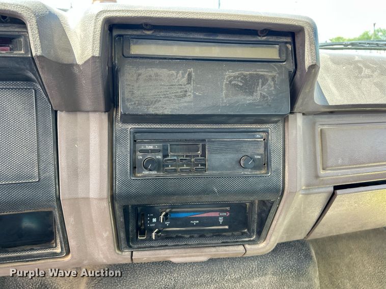 image for item EK8264 1995 Ford F800 reel truck