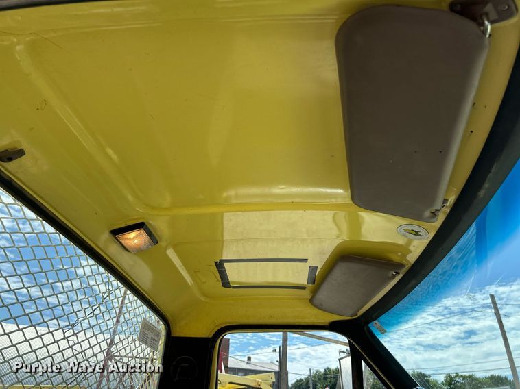 image for item EK8264 1995 Ford F800 reel truck