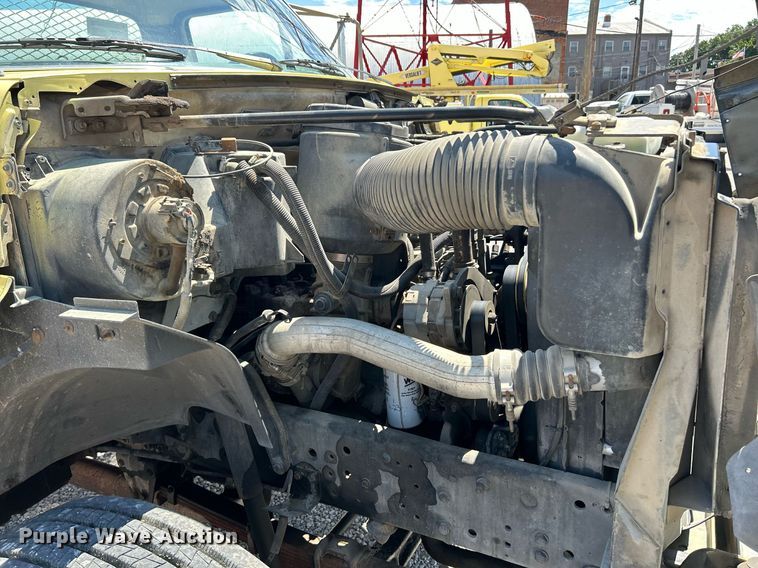 image for item EK8264 1995 Ford F800 reel truck