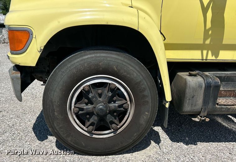 image for item EK8264 1995 Ford F800 reel truck