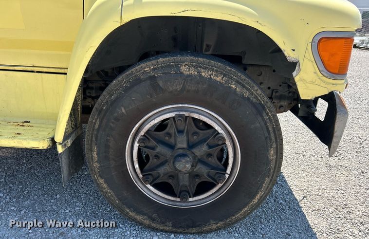 image for item EK8264 1995 Ford F800 reel truck