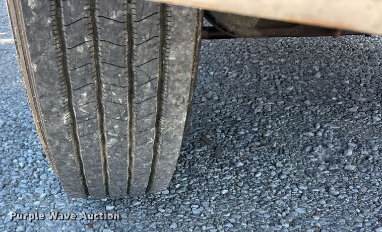 image for item EK8264 1995 Ford F800 reel truck