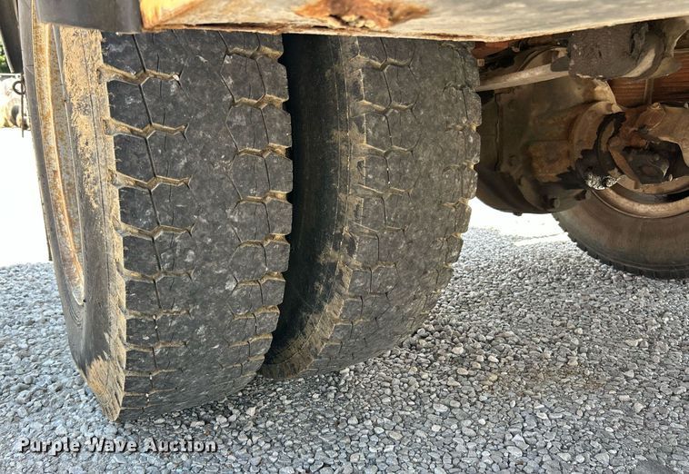 image for item EK8264 1995 Ford F800 reel truck