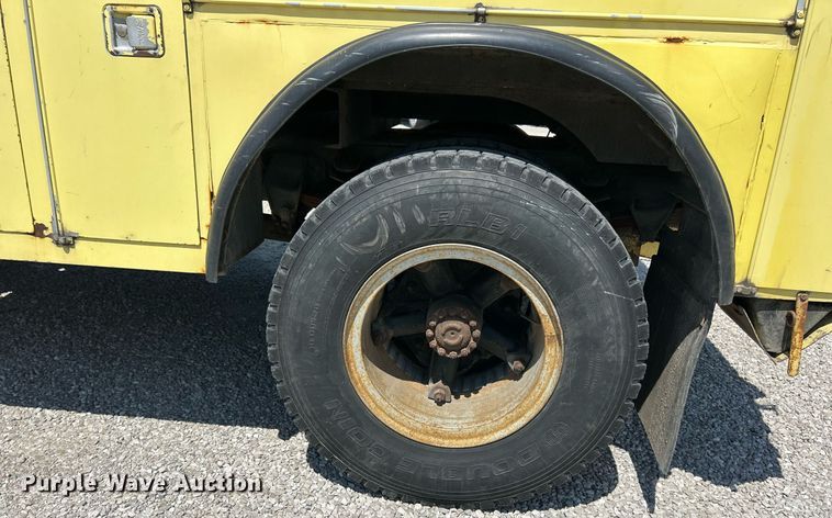 image for item EK8264 1995 Ford F800 reel truck