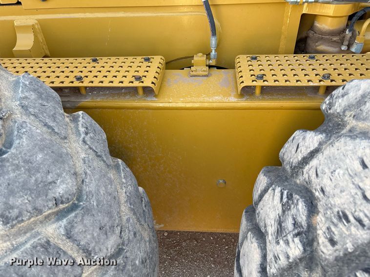 image for item EL2138 2018 Caterpillar 14M3 motor grader