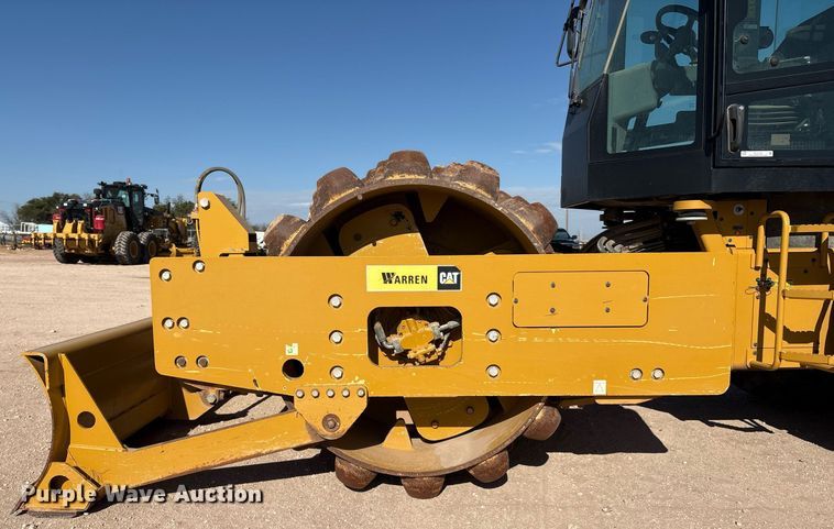 image for item EL2139 2019 Caterpillar CP56B single drum vibratory roller