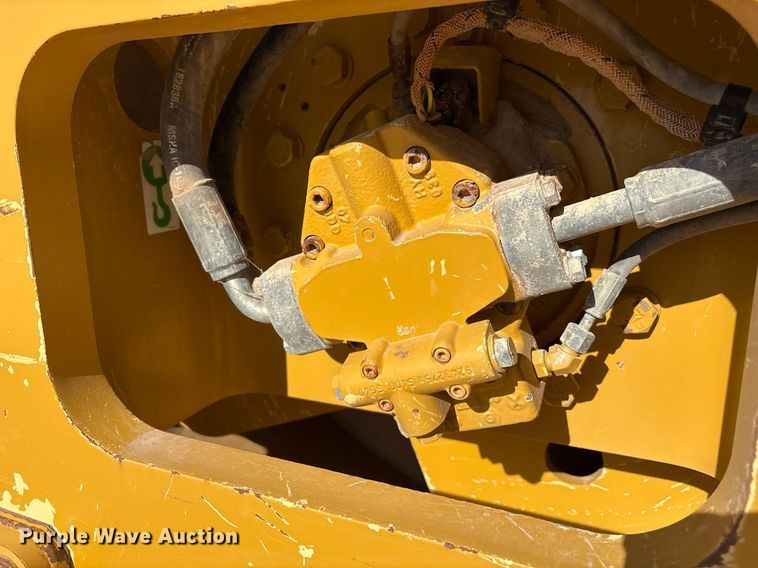 image for item EL2139 2019 Caterpillar CP56B single drum vibratory roller