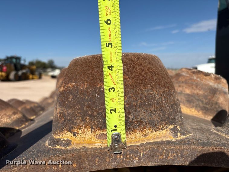 image for item EL2139 2019 Caterpillar CP56B single drum vibratory roller