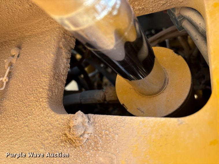 image for item EL2139 2019 Caterpillar CP56B single drum vibratory roller