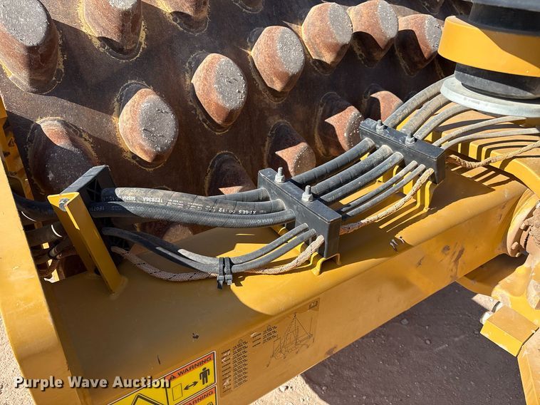 image for item EL2139 2019 Caterpillar CP56B single drum vibratory roller