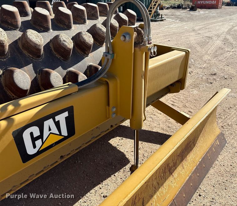 image for item EL2139 2019 Caterpillar CP56B single drum vibratory roller